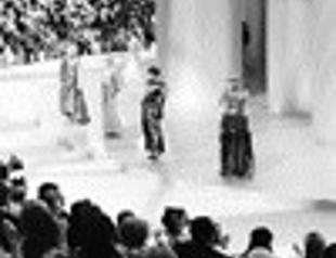 Paris fashion tightens belt in economic crisis