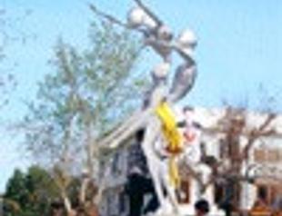 First act of new mayor: Ban of ’obscene’ statue