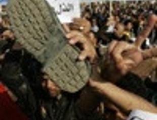 Shoe-thrower hailed as a hero in Mideast