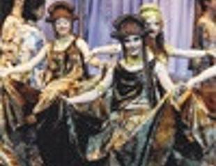 15,000 students to view show of ’Troy’