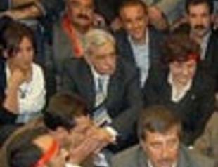Turkeys pro-Kurdish DTP politicians hold two-day hunger strike