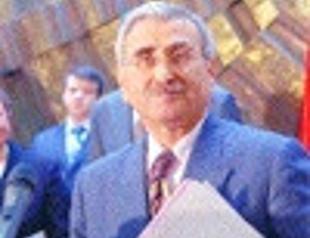 Central Bank cuts key rate to record low