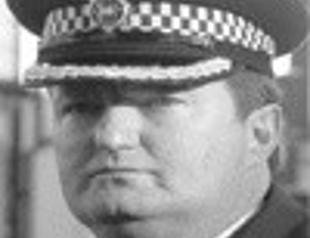 Top police chief resigns after blunder in Britain