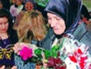 AKP objects to headscarf