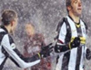 Juventus and Milan aim to close on lead