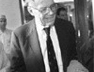 Architect of Vietnam war McNamara dies