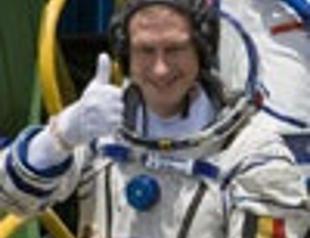 Astronauts blast off to double space crew