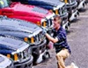 GM feels bankruptcy taint from customers