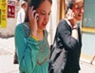 Budget gap narrows on 3G license payment