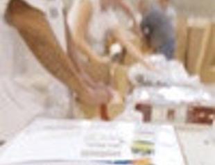 Holiday retail sales fall 4 pct in US