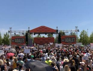 Thousands rally in Istanbul against proposed culling law