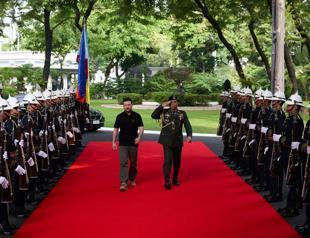 Zelensky in Philippines to promote peace summit