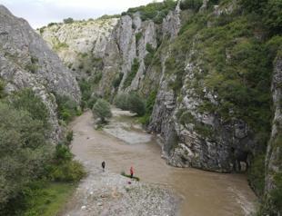 Mysterious canyon yet undiscovered