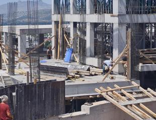 Contractors hire foreign workers amid labor shortage