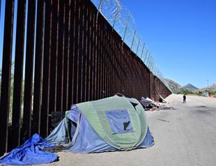 Donalt Trump vows to reverse Biden border order