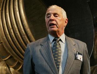 Apollo 8 astronaut dies in small plane crash at age 90