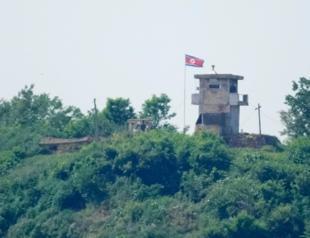 S Korea fires warning shots after N Korea soldiers briefly cross border