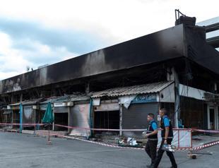 Animals killed as fire rips through Bangkok pet market