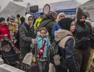 EU pushes to extend right to stay for Ukrainians to 2026