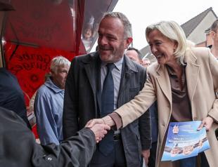 Le Pen pledges unity government if party wins
