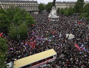 France begins frenetic campaign after Macron poll gamble