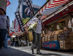 Japans exports surge 13.5 percent in May