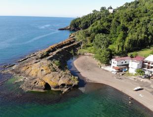Crocodile-shaped island attracts tourists