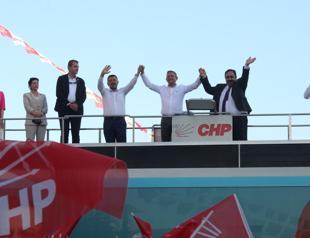 Özel vows push for rental aid to quake victims