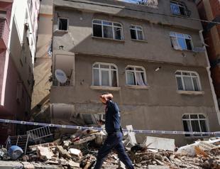 Partial building collapse in Istanbul uncovers illegal floors