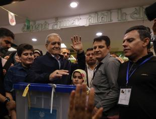 Reformist, ultraconservative lead Iran presidential vote