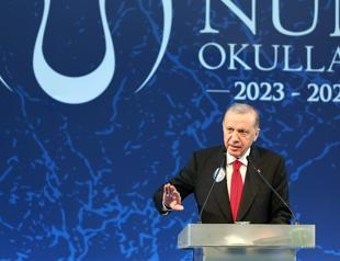 Erdoğan leads AKPs consultation camp with local agenda