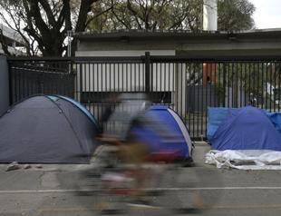Dont camp out, Amsterdam tells Swifties
