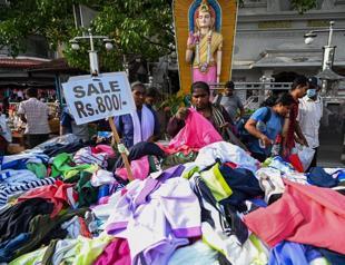 Sri Lanka bond holders agree to take 28 percent haircut