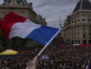 Absolute majority still possible for French far right: Le Pen