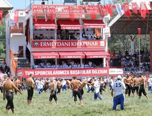 Traditional oil wrestling festival begins in Edirne