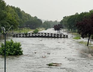 Heavy downpour lashes Istanbul, Bursa