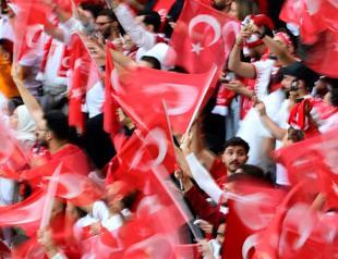 Berlins Turks stoked for Euros quarter-final home game