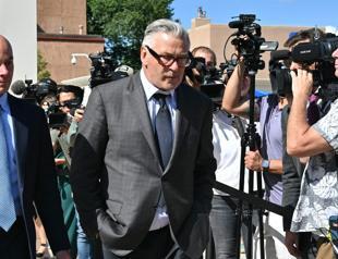 Alec Baldwin manslaughter trial begins