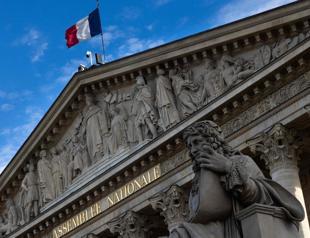 French left blasts Macron, demands keys to gov’t