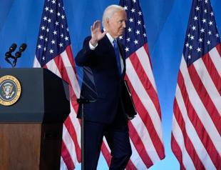 Biden digs in as gaffes highlight election concerns