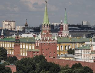 Russia gives cautious reaction to Zelenskys summit offer