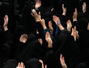 Shiite Muslims mark holy day of Ashura with mourning