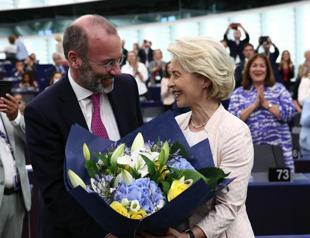 EU chief von der Leyen wins second term