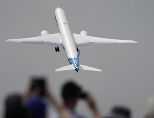 Aviation trade show opens as firms face production woes