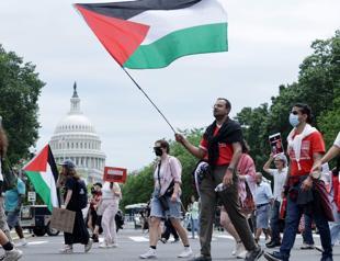 Netanyahu seeks US congress support as thousands protest outside capitol