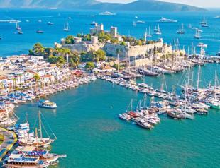 Foreign visitors, tourism revenues continue to rise