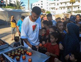 Gaza food blogger serves hope on a plate to war-weary kids