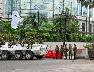 Bangladeshs army chief says will form an interim government