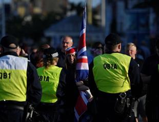 Turkish community in UK calls for common sense as far-right riots continue