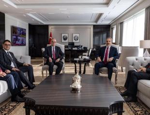 Turkish top diplomat meets Syrian opposition figures